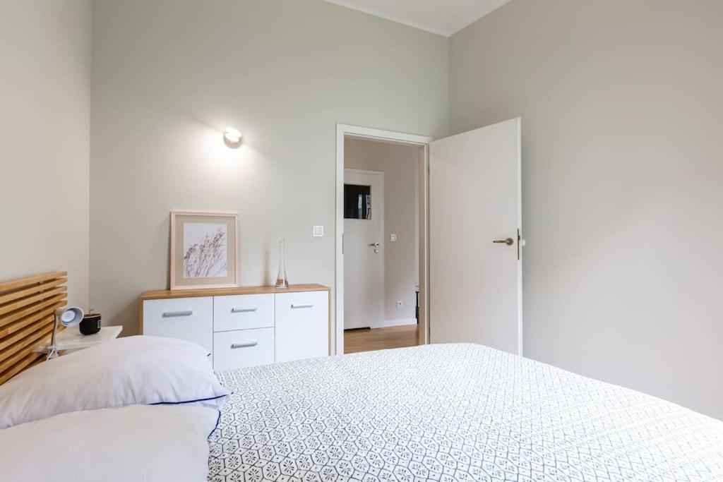 Bright And Cozy Apartment Near Park, With A Huge Terrace. Varşovia Exterior foto
