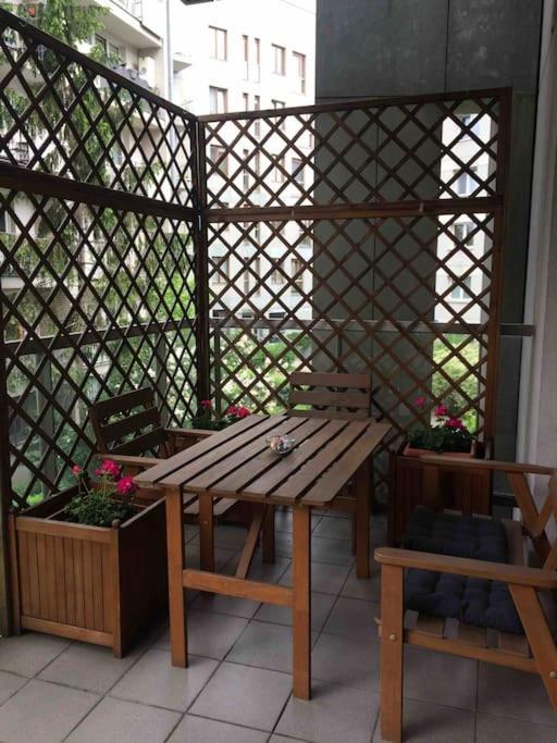 Bright And Cozy Apartment Near Park, With A Huge Terrace. Varşovia Exterior foto