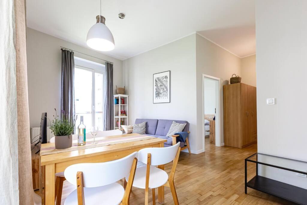 Bright And Cozy Apartment Near Park, With A Huge Terrace. Varşovia Exterior foto