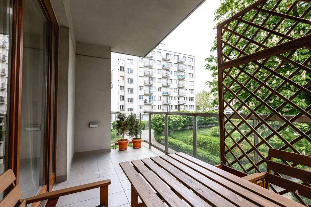 Bright And Cozy Apartment Near Park, With A Huge Terrace. Varşovia Exterior foto