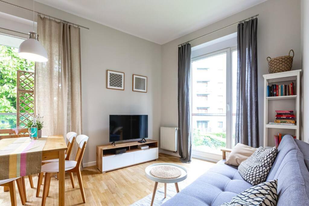 Bright And Cozy Apartment Near Park, With A Huge Terrace. Varşovia Exterior foto