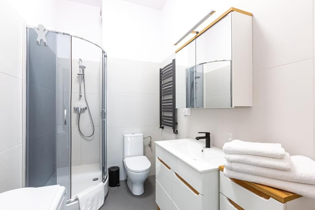 Bright And Cozy Apartment Near Park, With A Huge Terrace. Varşovia Exterior foto